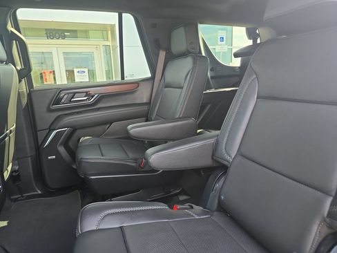Used 2025 GMC Yukon Denali AWD/4WD image 18