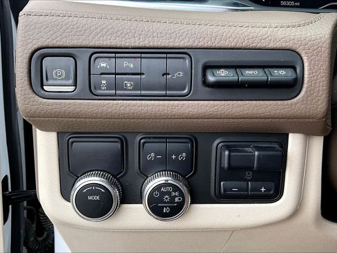 Used 2022 GMC Yukon XL Denali w/ Advanced Technology Package RWD image 35