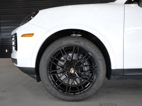Certified 2024 Porsche Cayenne AWD/4WD image 12