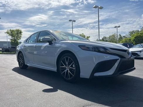 Used 2024 Toyota Camry SE FWD image 4