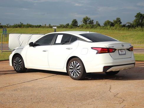 Used 2025 Nissan Altima 2.5 SV FWD image 7