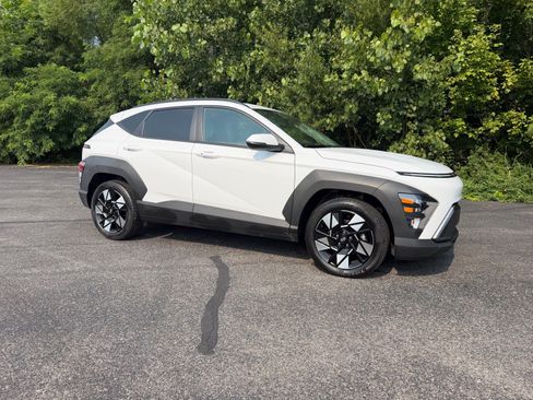 Used 2024 Hyundai Kona SEL FWD image 2