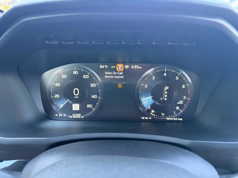 Used 2017 Volvo XC90 T6 Momentum w/ Vision Package image 16