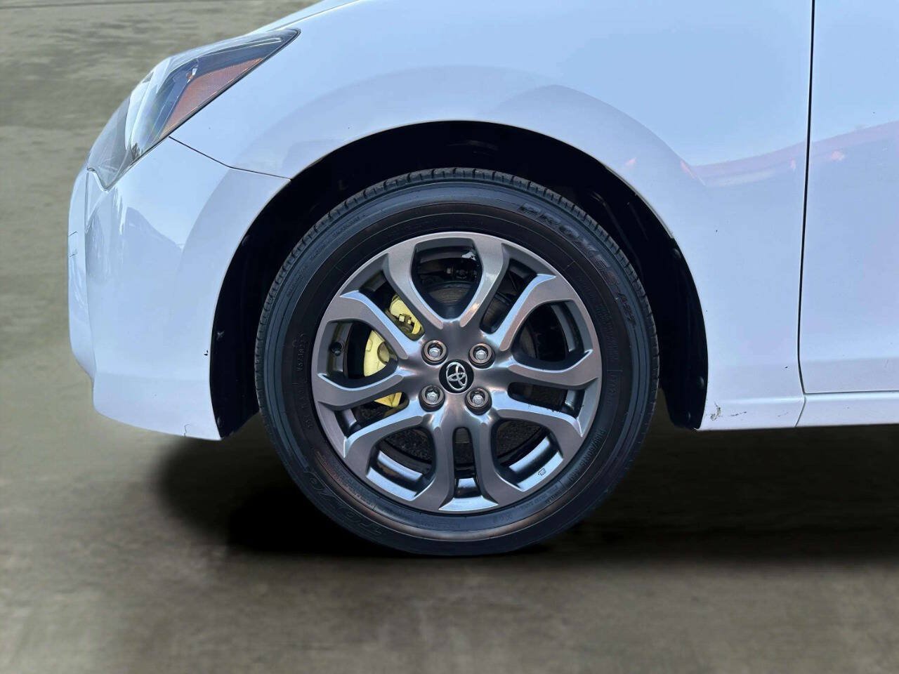 Used 2019 Toyota Yaris LE FWD image 35