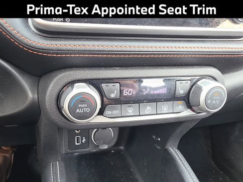 Used 2019 Nissan Kicks SR w/ SR Premium Package FWD image 17