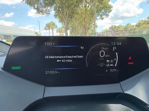 Used 2025 Toyota Prius LE FWD image 5