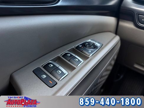 Used 2025 Kia Carnival FWD image 20