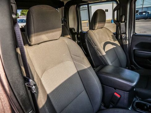Used 2022 Jeep Gladiator Sport AWD/4WD image 18