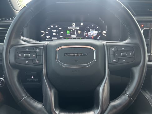 Used 2023 GMC Yukon XL Denali Ultimate AWD/4WD image 17