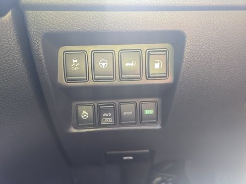 Used 2019 Nissan Rogue SL AWD/4WD image 16