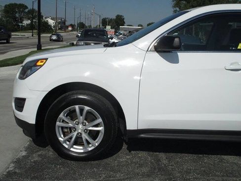 Used 2017 Chevrolet Equinox LS AWD/4WD image 4