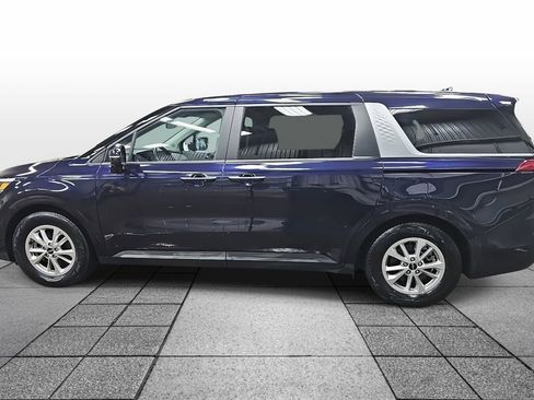 Used 2024 Kia Carnival LX image 8