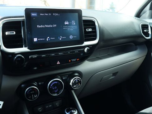 Used 2023 Hyundai Venue SEL image 43
