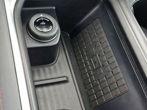 Used 2025 Ford Expedition Active AWD/4WD image 25