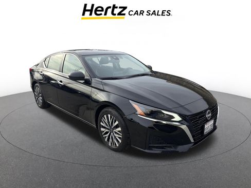 Used 2025 Nissan Altima 2.5 SV image 1