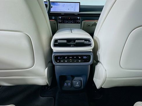 Used 2025 Genesis GV80 3.5T Prestige image 27