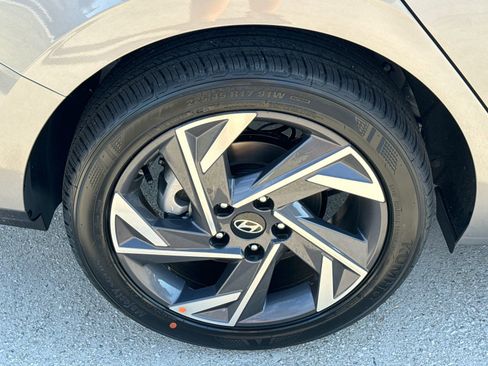 Certified 2025 Hyundai Elantra Sport image 17