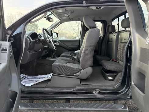 Used 2011 Nissan Frontier SV w/ SV Premium Utility Pkg image 13