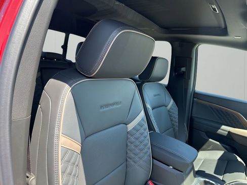 New 2026 GMC Canyon Denali image 14