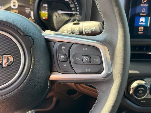 Used 2025 Jeep Wrangler Unlimited Sahara AWD/4WD image 24