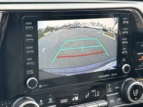 Used 2021 Toyota Highlander XLE image 28