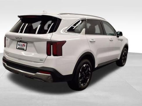 Used 2024 Kia Sorento S image 9