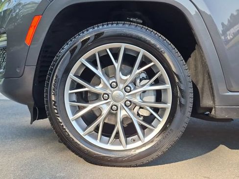 Used 2025 Jeep Grand Cherokee Summit AWD/4WD image 19