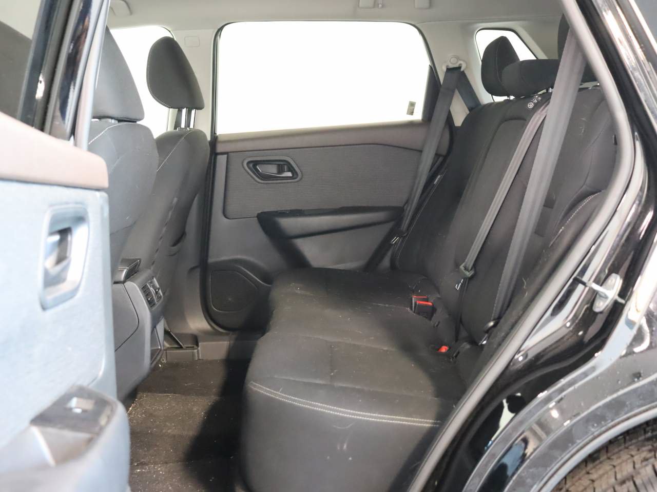 Used 2023 Nissan Rogue S AWD/4WD image 15