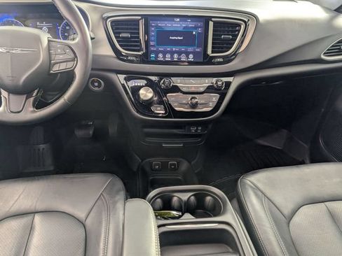 Used 2020 Chrysler Pacifica Touring-L AWD/4WD image 24