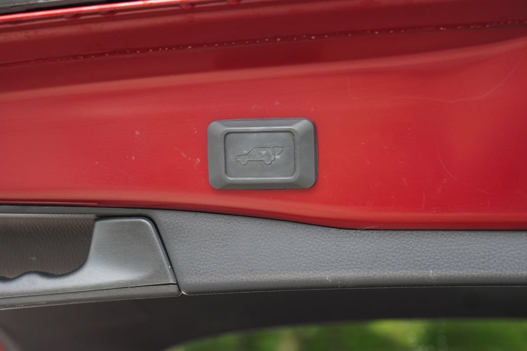 Used 2019 Toyota RAV4 XLE w/ Convenience Package AWD/4WD image 10