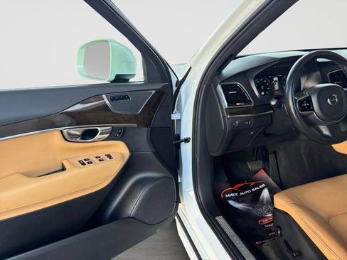 Used 2018 Volvo XC90 T6 Momentum w/ Convenience Package AWD/4WD image 11