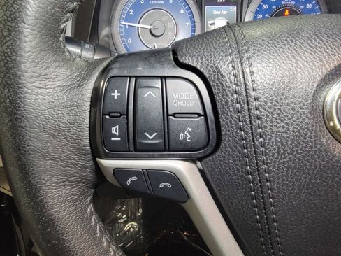Used 2020 Toyota Sienna XLE FWD image 25