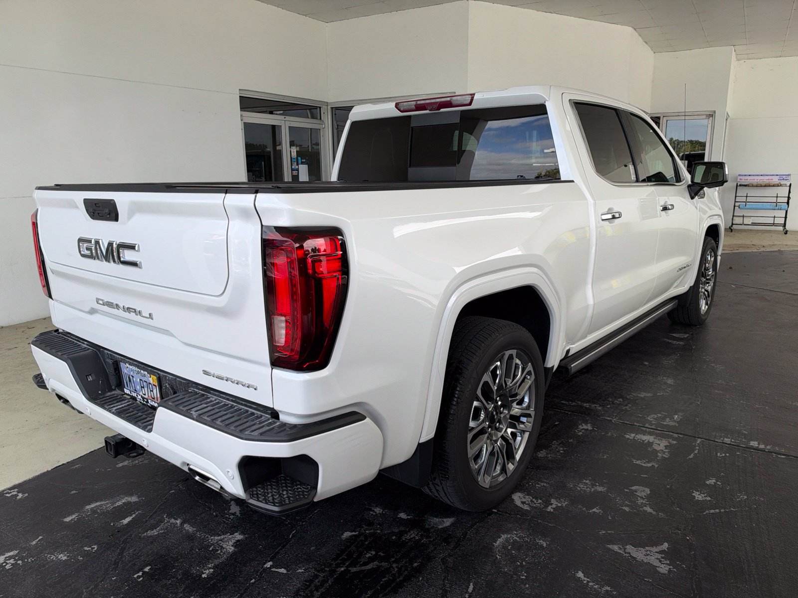 Used 2024 GMC Sierra 1500 Denali Ultimate AWD/4WD image 3