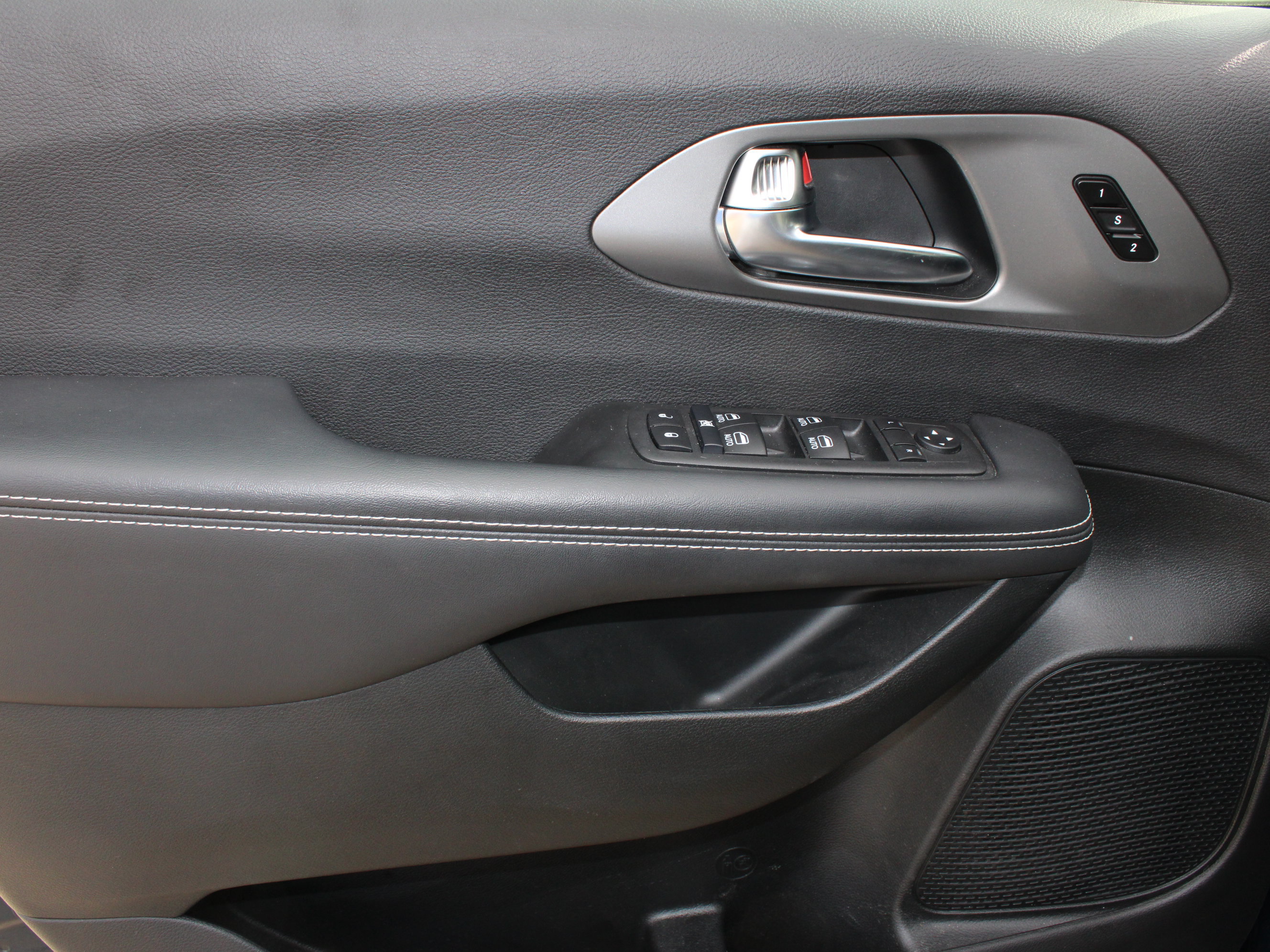 Used 2025 Chrysler Pacifica Select FWD image 13