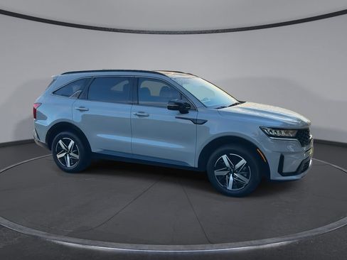 Used 2022 Kia Sorento EX w/ Panoramic Sunroof Package FWD image 2