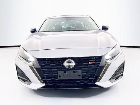 Used 2024 Nissan Altima 2.5 SR w/ SR Premium Package image 2