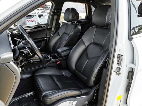 Used 2023 Porsche Macan image 30