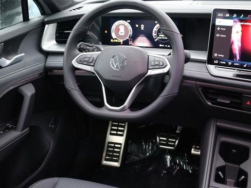 New 2026 Volkswagen Tiguan SE R-Line image 24