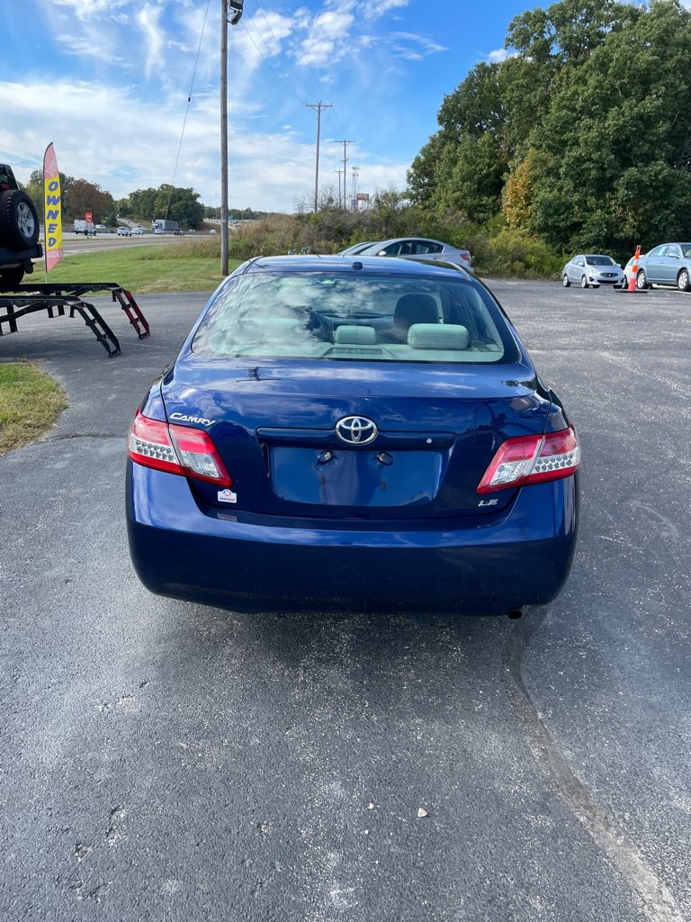 Used 2011 Toyota Camry LE FWD image 4