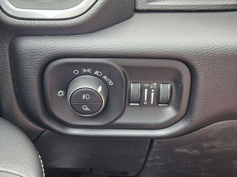 New 2026 RAM 2500 Laramie AWD/4WD image 18