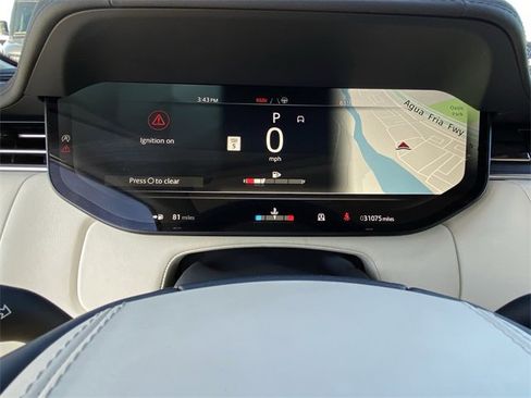 Used 2023 Land Rover Range Rover Long Wheelbase SE image 11