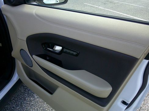 Used 2018 Land Rover Range Rover Evoque SE Premium image 57