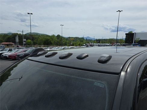 Used 2022 RAM 2500 Laramie w/ Night Edition AWD/4WD image 10