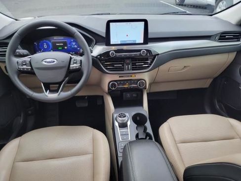 Certified 2022 Ford Escape Titanium image 18