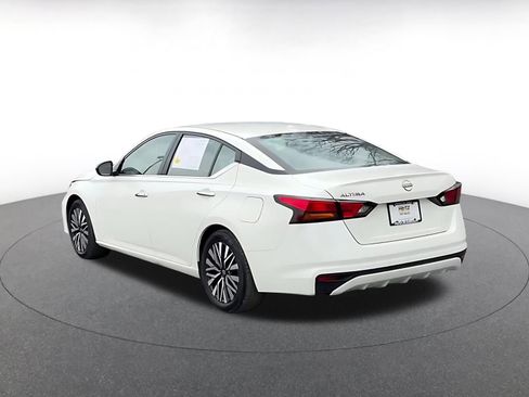Used 2025 Nissan Altima 2.5 SV image 11