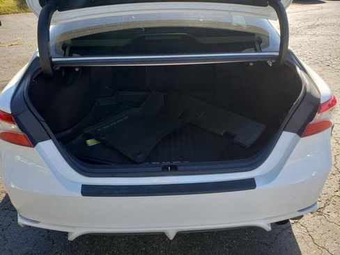 Used 2018 Toyota Camry SE image 6