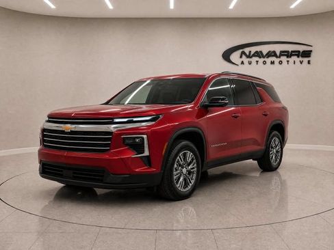 Used 2025 Chevrolet Traverse LT w/ Driver Confidence Package FWD image 3