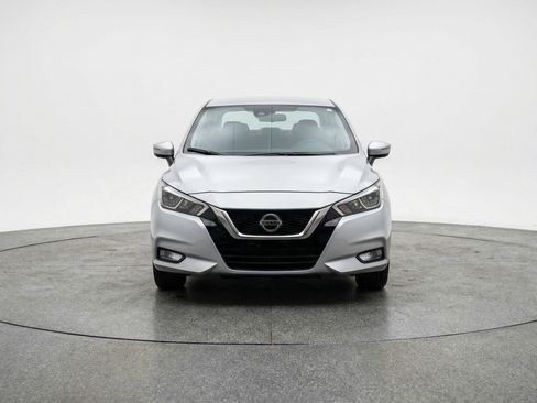 Used 2025 Nissan Versa SV FWD image 2