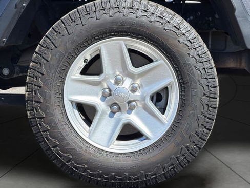 Used 2021 Jeep Gladiator Sport AWD/4WD image 11