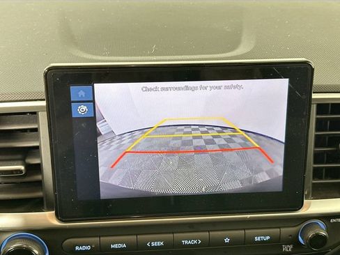 Used 2024 Hyundai Venue SE FWD image 12